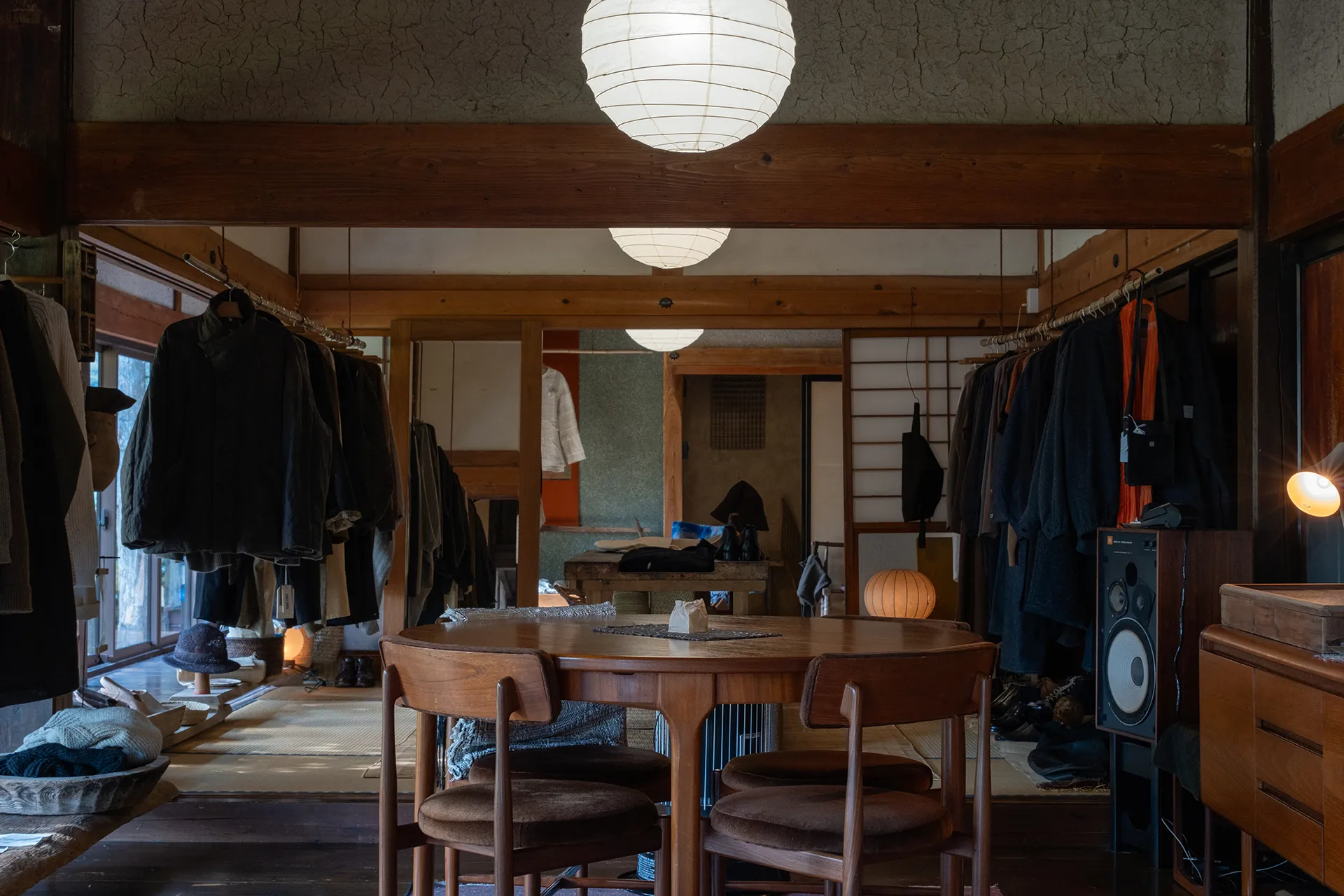 岩手 花巻のファッション・アルチザンショップ『kune - 食寝（クウネ）』店舗外観および内観01